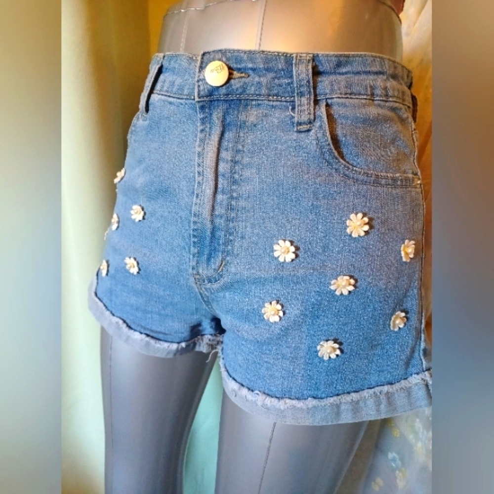 Romwe Daisy Pearl Denim Jean Shorts